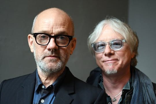 Michael Stipe und Mike Mills (r) halten die Auflösung von R.