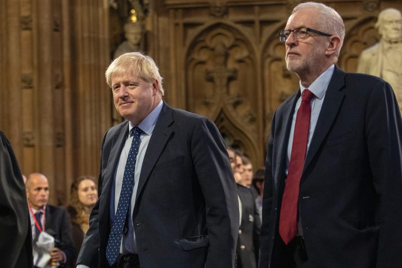 Boris Johnson (l.) und Jeremy Corbyn: Die größte Oppositionspartei stimmt nun wohl doch für Neuwahlen.