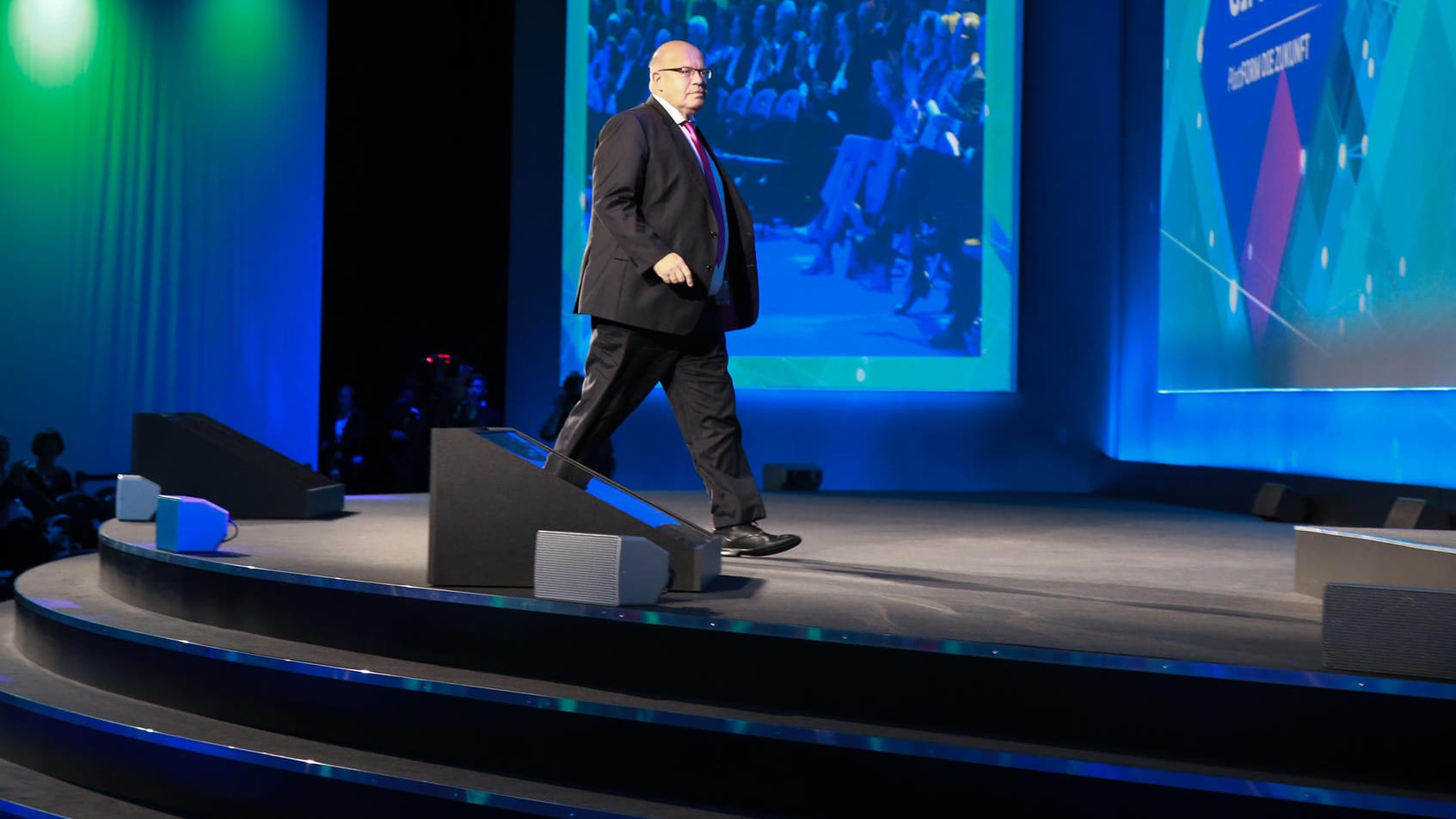 Peter Altmaier: Der Bundeswirtschaftsminister stürzte in Dortmund von der Bühne.