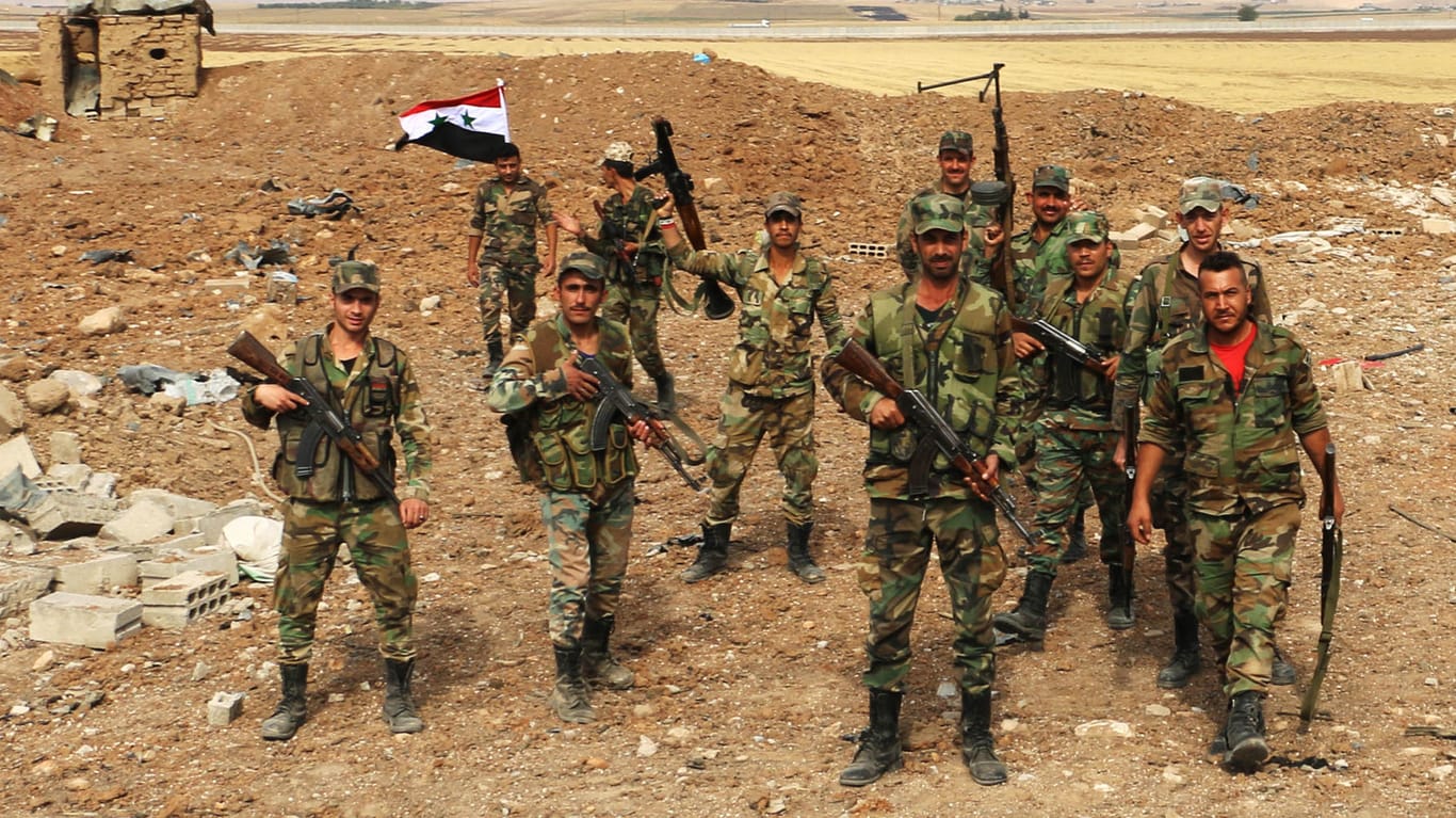Qamischli in Syrien: Soldaten der syrischen Armee bei ihrem Einsatz. (Symbolfoto)