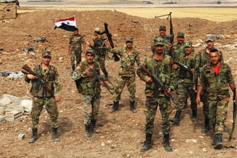 Qamischli in Syrien: Soldaten der syrischen Armee bei ihrem Einsatz. (Symbolfoto)