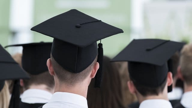 Erstmals seit 2001 ist das Zahl der Hochschulabsolventen gesunken.