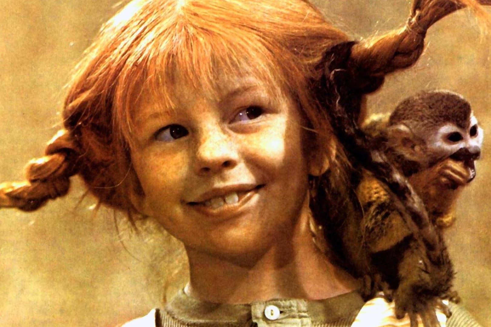 Inger Nilsson als Pippi Langstrumpf mit dem Affen Herr Nilsson