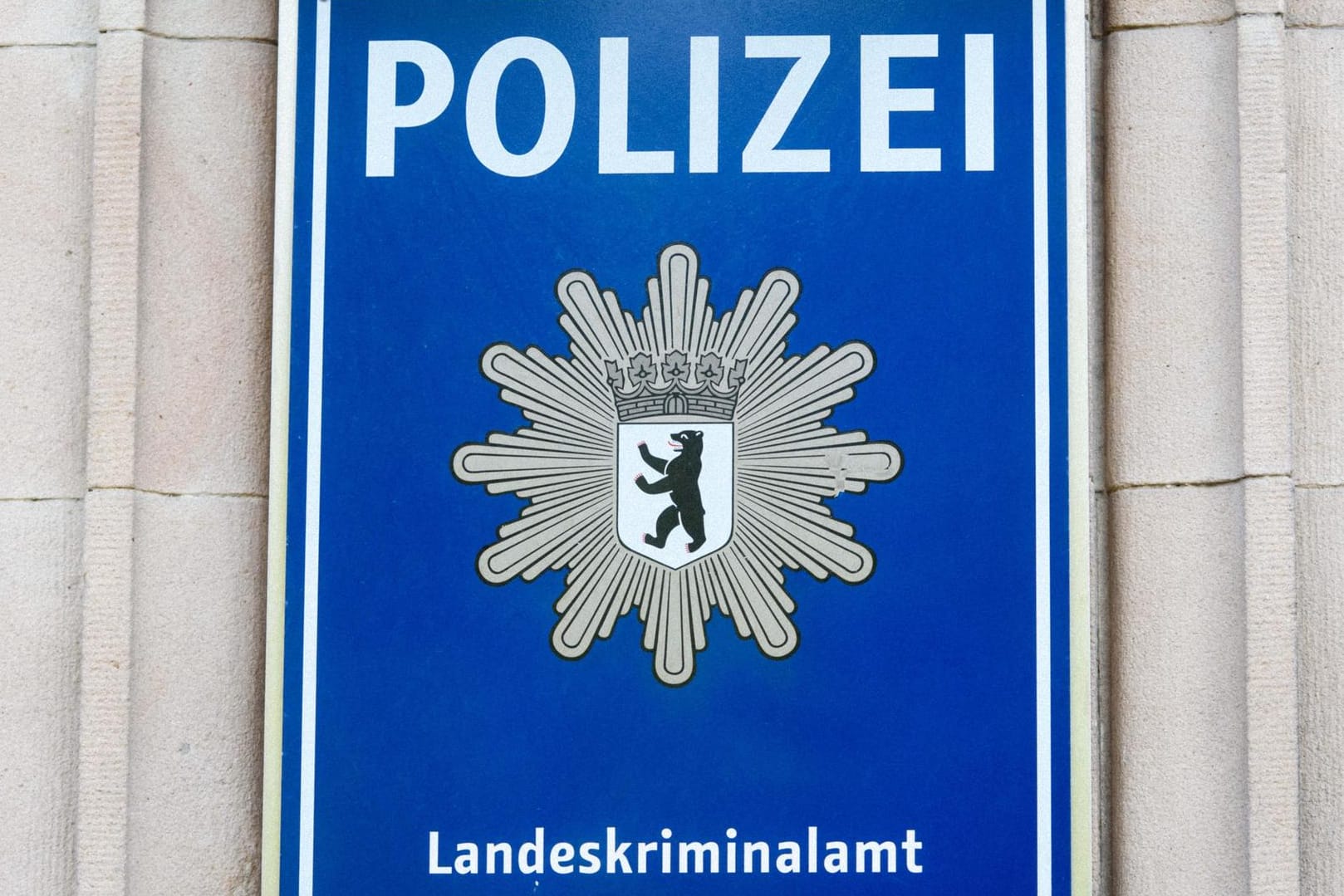Landeskriminalamt Berlin: Der beim LKA angesiedelte Polizeiliche Staatsschutz ermittelt gegen den Angreifer.