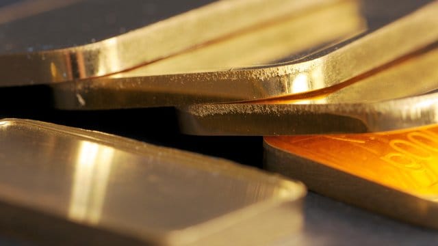 Diese hier sind echt: Goldbarren mit einem Gewicht von jeweils 100 Gramm. Diese hier sind echt: Goldbarren mit einem Gewicht von jeweils 100 Gramm.