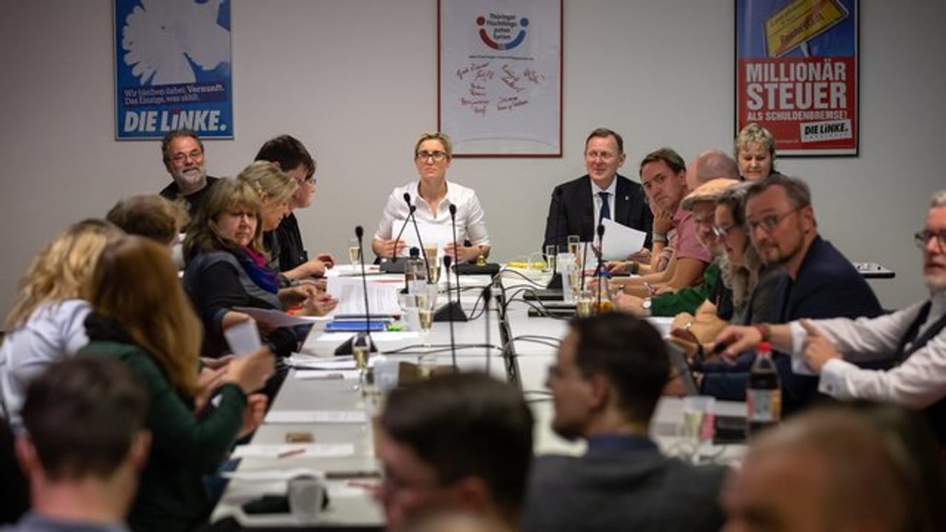 Kann er weiterregieren? Der Thüringer Ministerpräsident Bodo Ramelow und die Linke-Landesvorsitzende Susanne Hennig-Wellsow beraten mit dem Landesvorstand.