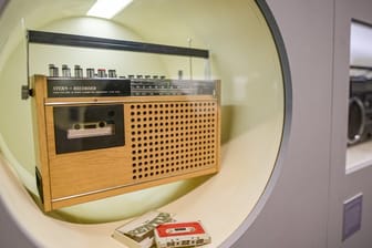 Kassettenrekorder mit Radioteil im Archäologischen Museum in der Sonderausstellung "hot stuff - Archäologie des Alltags".
