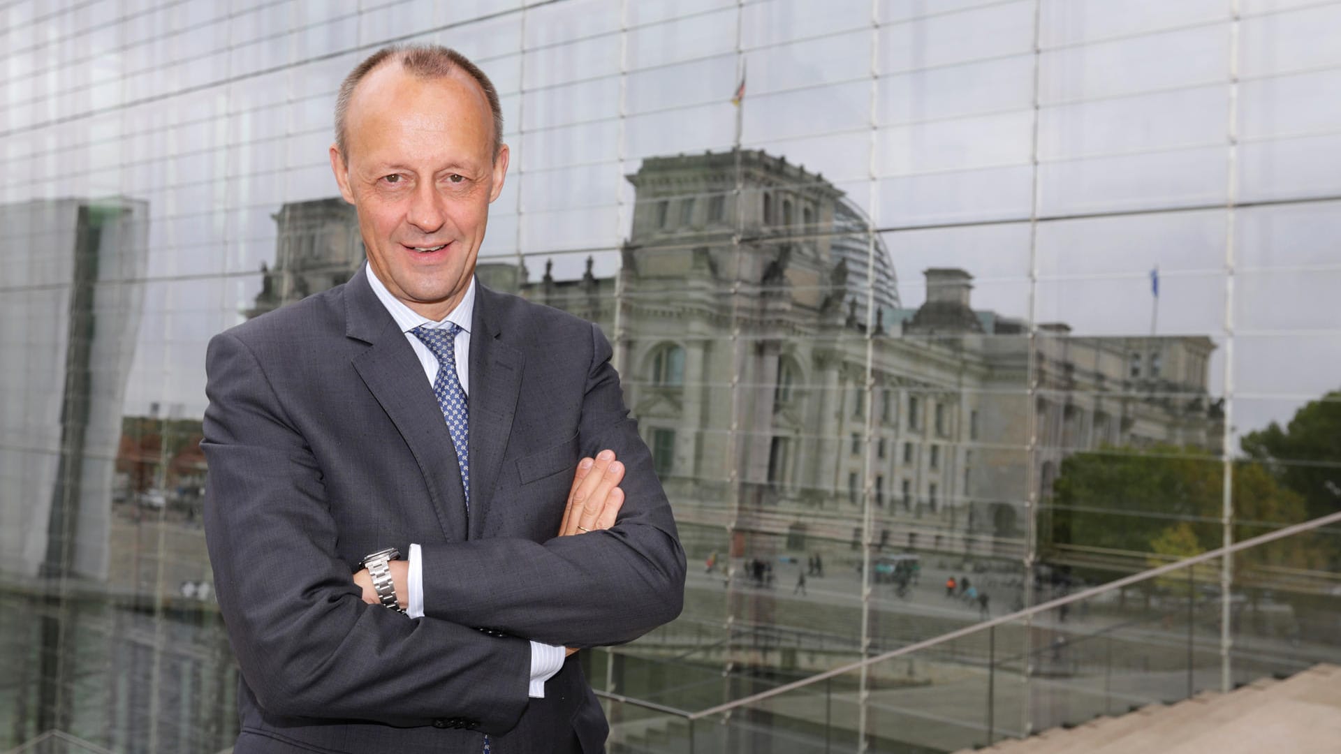 Friedrich Merz im Regierungsviertel: Nach seinem verbalen Angriff auf Kanzlerin Merkel wird spekuliert, was er eigentlich will.