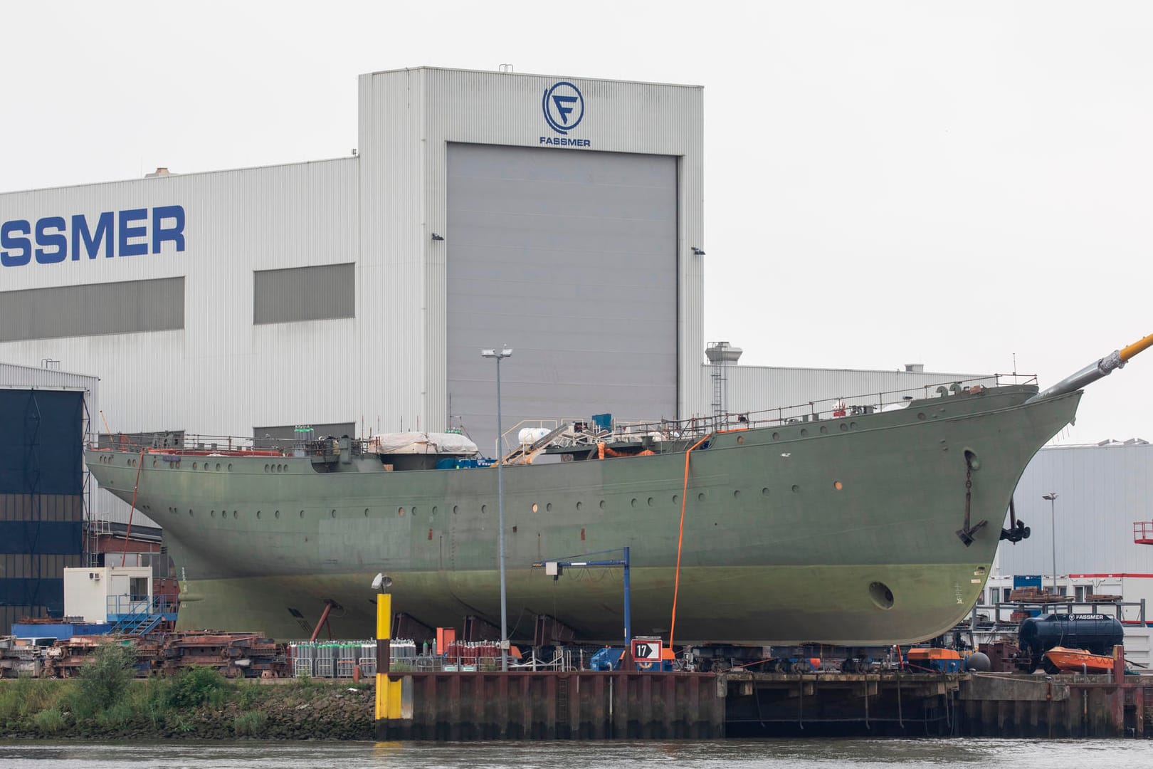 "Gorch Fock": Das Segelschulschiff soll für bis zu 135 Millionen Euro saniert werden – die Hälfte des Geldes hätte auch genügt. "Gorch Fock": Das Segelschulschiff soll für bis zu 135 Millionen Euro saniert werden – die Hälfte des Geldes hätte auch genügt.