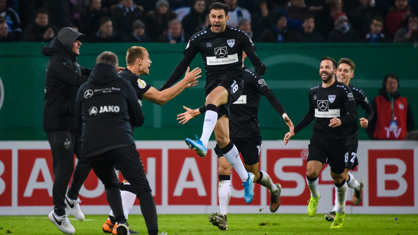 Zum Abheben: Hamadi Al Ghaddioui (o.) gelang gegen Hamburg das entscheidende Tor für Stuttgart.