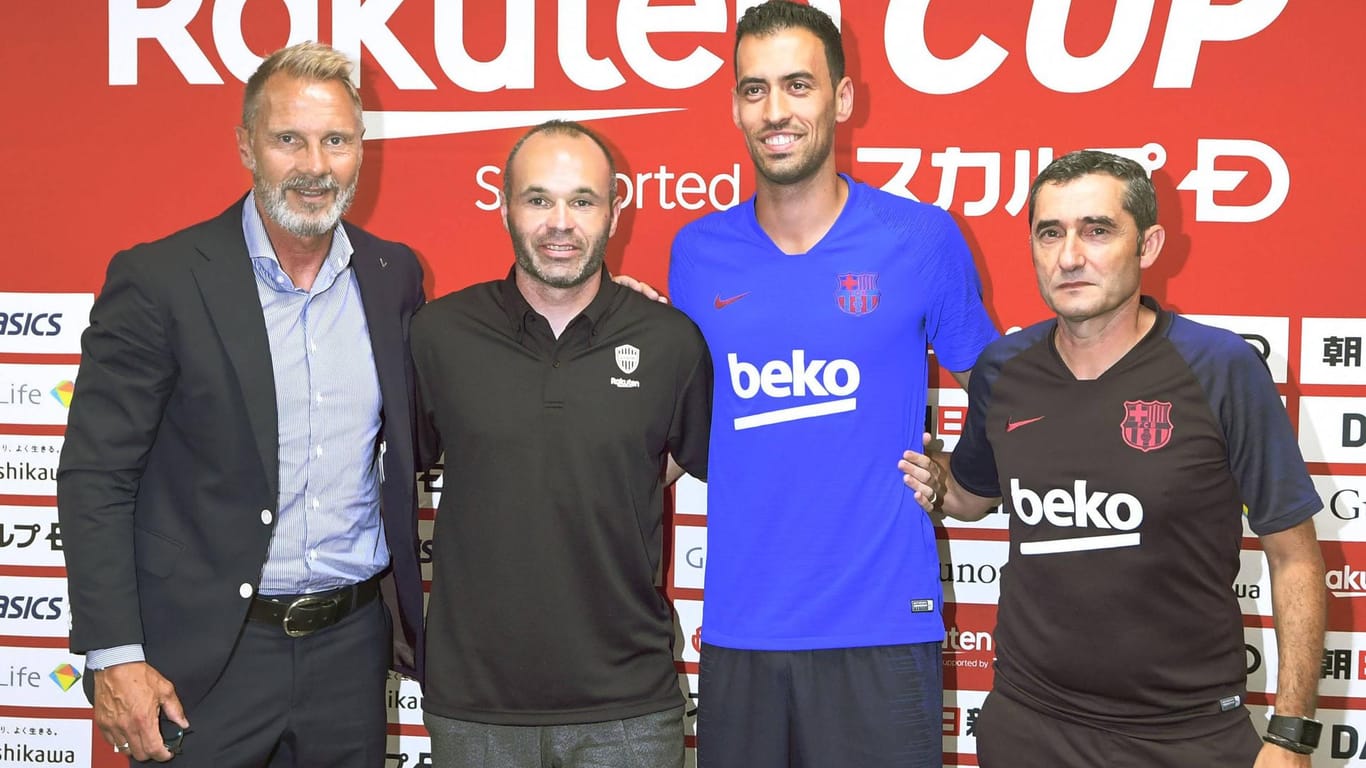 Zusammenarbeit: Über den gemeinsamen Sponsor Rakuten arbeiten Kobe und der FC Barcelona (r., hier Sergio Busquets und Trainer Ernesto Valverde).
