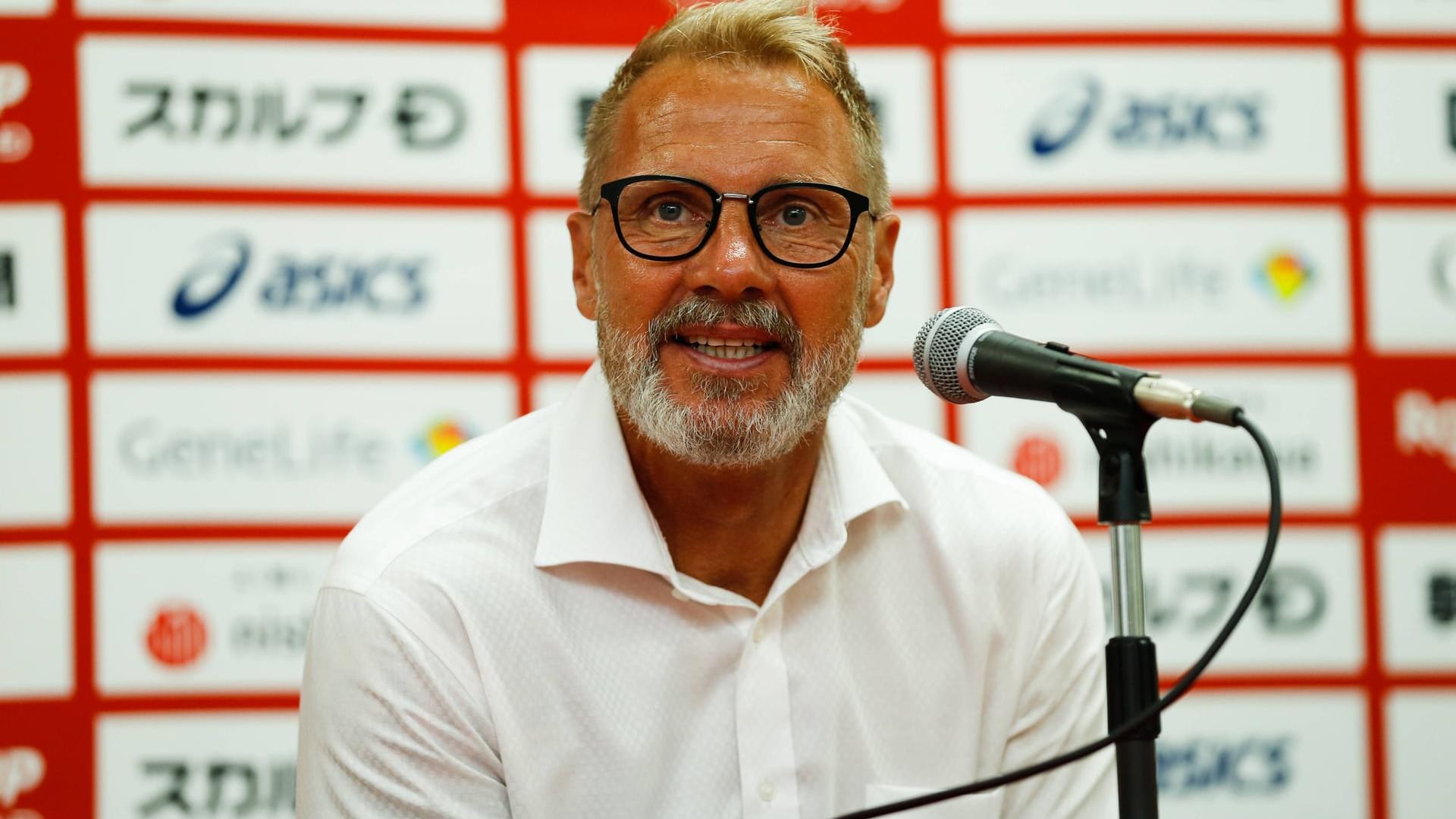 Thorsten Fink: Hier auf einer Pressekonferenz bei Vissel Kobe.