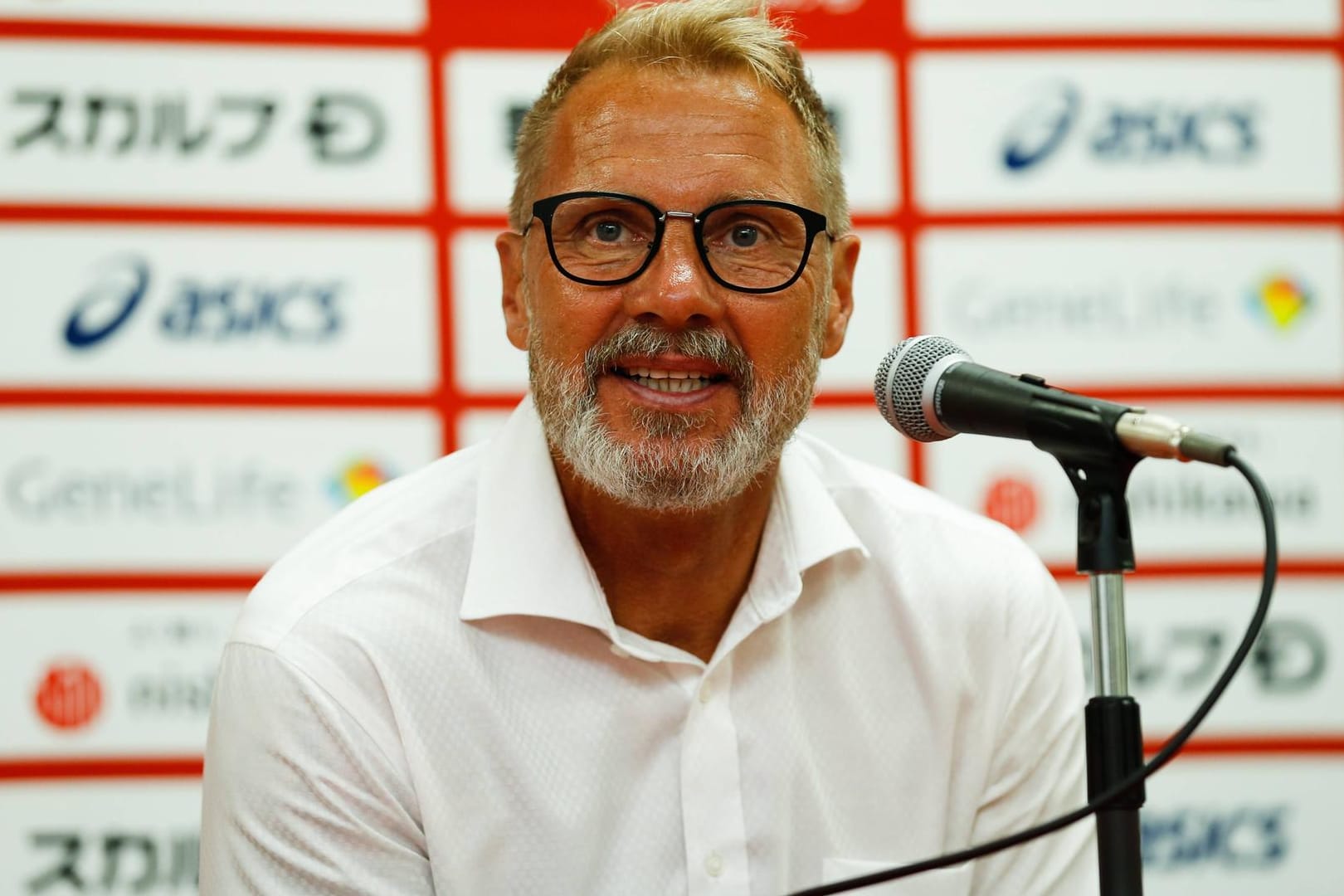 Thorsten Fink: Hier auf einer Pressekonferenz bei Vissel Kobe.