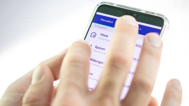 Kontoinformationsdienste können übersichtlich auflisten, wohin das Geld auf unterschiedlichen Konten geflossen ist. Kontoinformationsdienste können übersichtlich auflisten, wohin das Geld auf unterschiedlichen Konten geflossen ist.