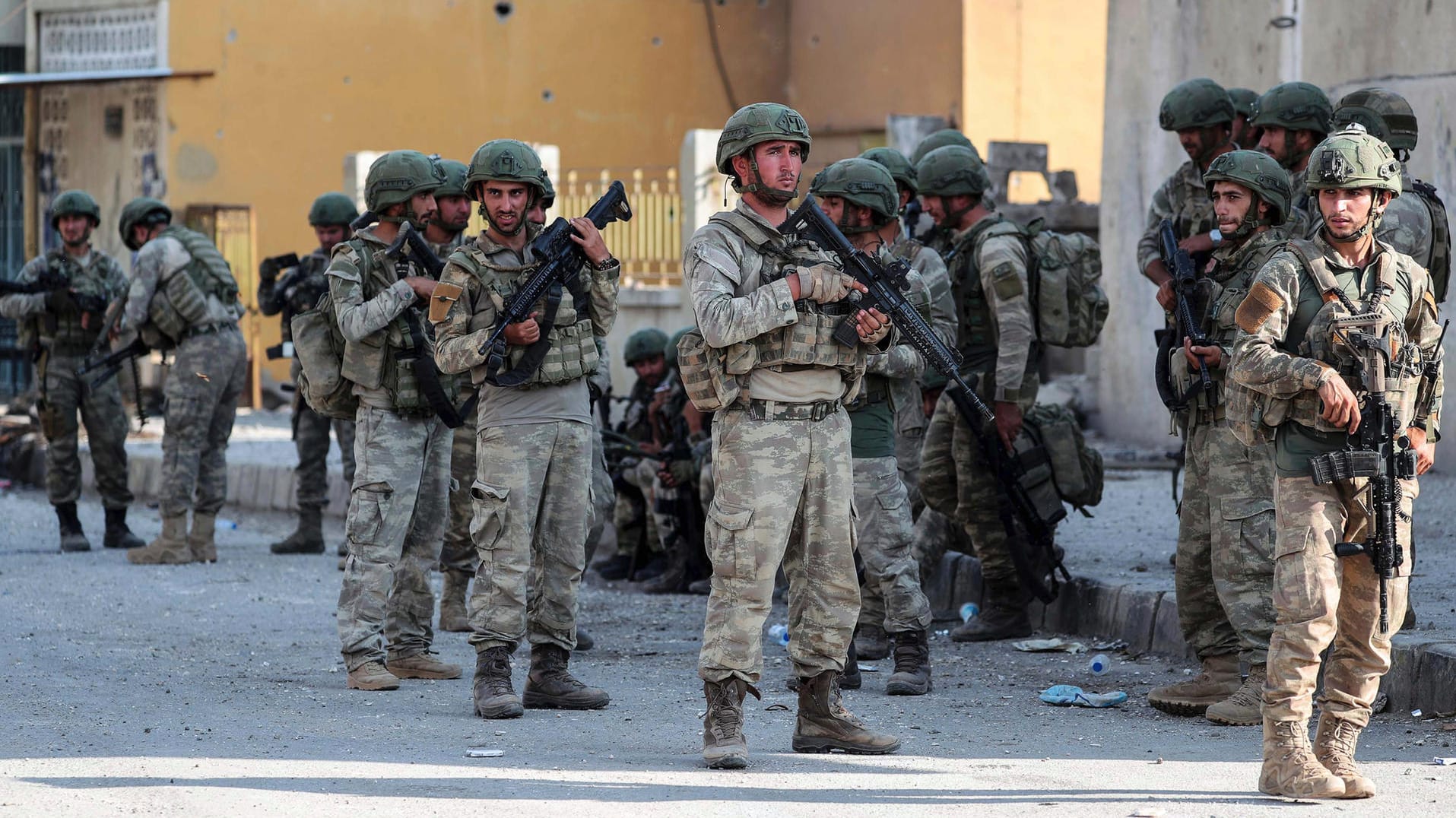 Türkische Soldaten in der syrischen Stadt Ras al Ayn.