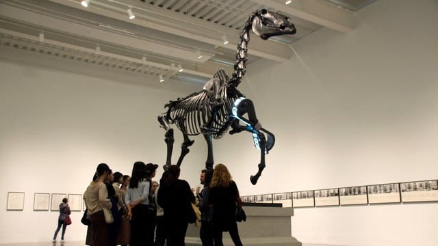 Das Werk "Gift Horse" von Hans Haacke in New York.