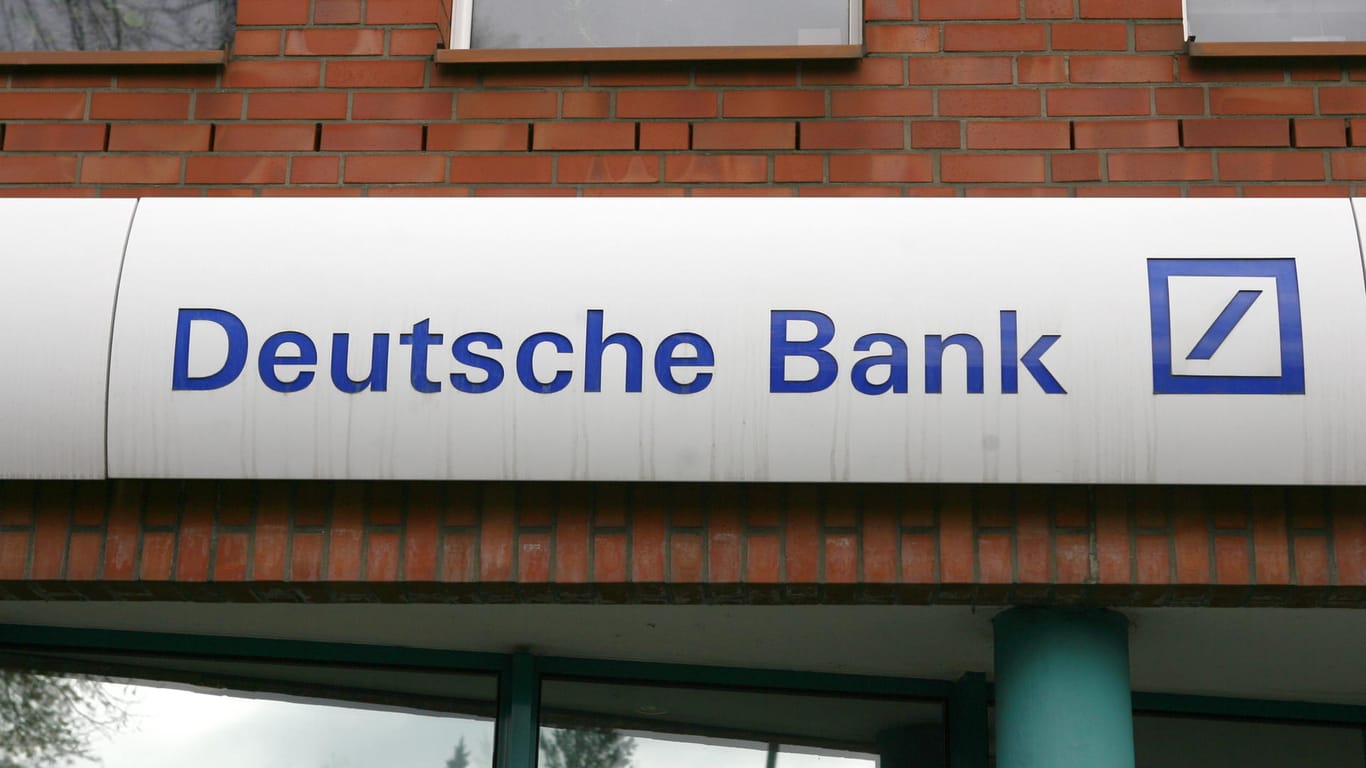 Logo Deutsche Bank: Vor Steuern verbuchte der Konzern einen Verlust von 687 Millionen Euro.