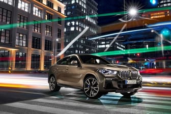 Lichtspiele: BMW lässt das SUV-Coupé X6 bereits in dritter Generation vorfahren.