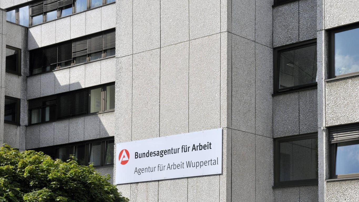 Agentur für Arbeit in Wuppertal: Mit einer Initiative möchte das Jobcenter für mehr Verständnis für Arbeitslose werben.