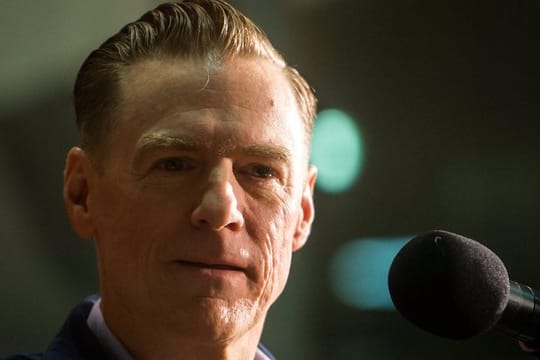 Bryan Adams lässt es krachen.