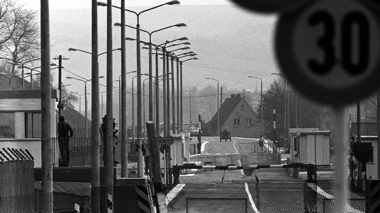 Die Grenzübergangsstelle in Worbis/Duderstadt: Mit einem Ausreiseantrag konnten ab 1972 DDR-Bürger nun in die BRD.