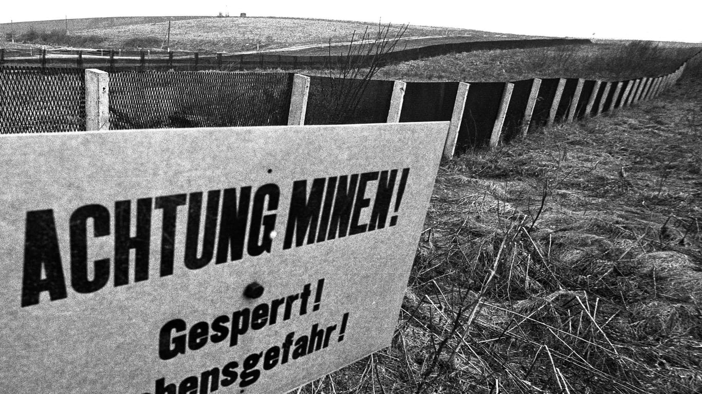 Die Grenze in der DDR wird zu einer Selbstschussanlage.