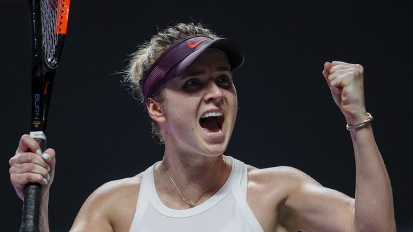 Titelverteidigerin Jelina Switolina hat sich bei den WTA Finals in Shenzhen für das Halbfinale qualifiziert.