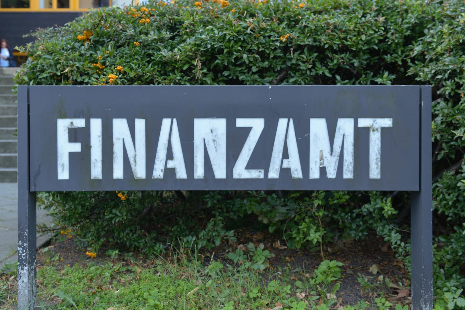 Finanzamt: In den kommenden Jahren steht Bund, Ländern und Kommunen weniger Geld zur Verfügung als vorhergesagt wurde. Finanzamt: In den kommenden Jahren steht Bund, Ländern und Kommunen weniger Geld zur Verfügung als vorhergesagt wurde.