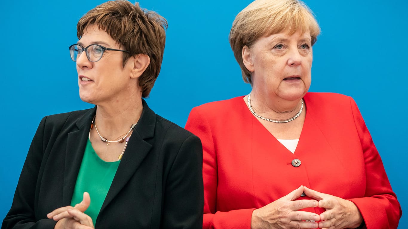 Annegret Kramp-Karrenbauer und Angela Merkel: Die Kritik an der CDU-Spitze war in den letzten Tagen groß.