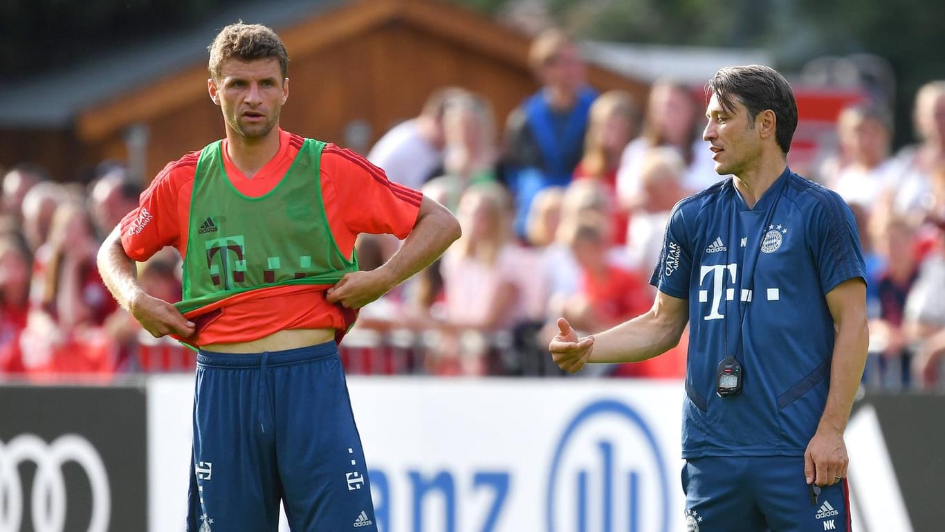 Niko Kovac (re.): Der Bayern-Trainer hat seine Autorität gegenüber Thomas Müller verloren.