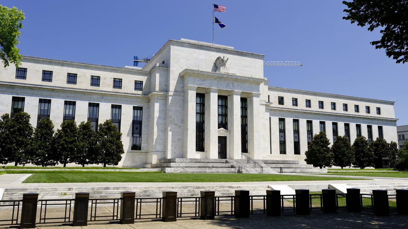 Die US-Notenbank Fed: Zum dritten Mal in Folge hat sie den Leitzins gesenkt.