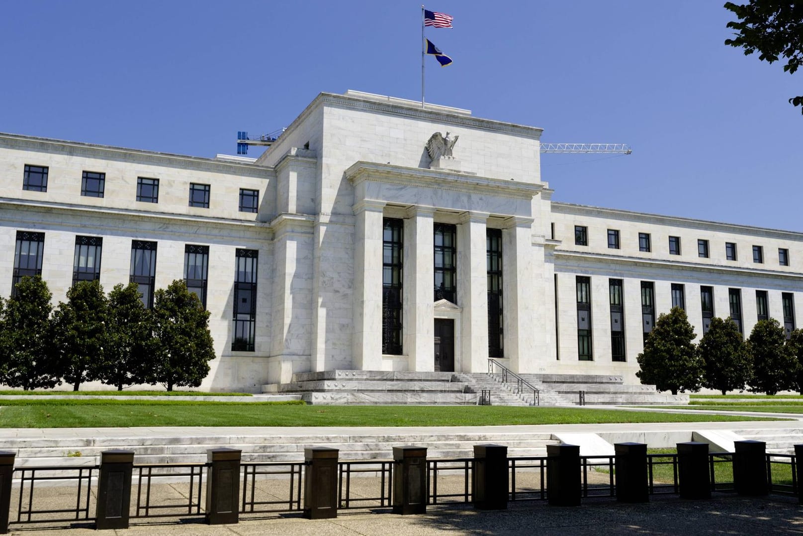 Die US-Notenbank Fed: Zum dritten Mal in Folge hat sie den Leitzins gesenkt. Die US-Notenbank Fed: Zum dritten Mal in Folge hat sie den Leitzins gesenkt.
