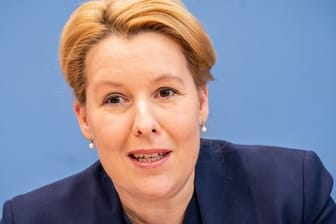 Bundesfamilienministerin Franziska Giffey (SPD) kann ihren Doktortitel behalten.
