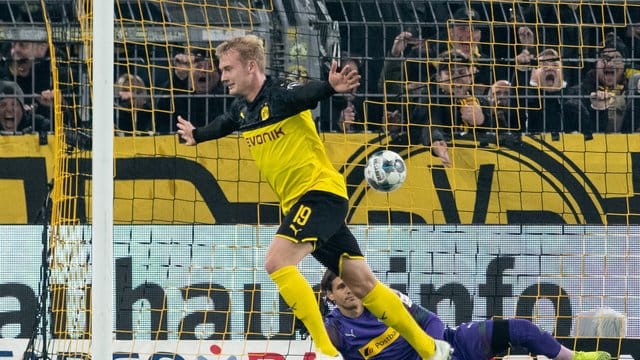 Brachte Borussia Dortmund quasi im Alleingang ins Achtelfinale: Doppeltorschütze Julian Brandt. Brachte Borussia Dortmund quasi im Alleingang ins Achtelfinale: Doppeltorschütze Julian Brandt.