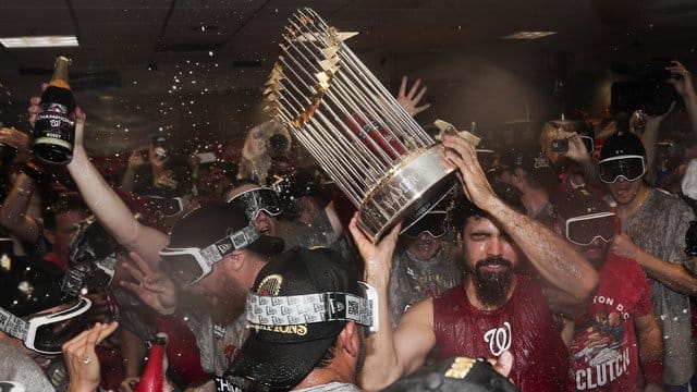 Die Spieler der Washington Nationals starteten nach ihrem Sieg in der World Series eine wilde Party. Die Spieler der Washington Nationals starteten nach ihrem Sieg in der World Series eine wilde Party.
