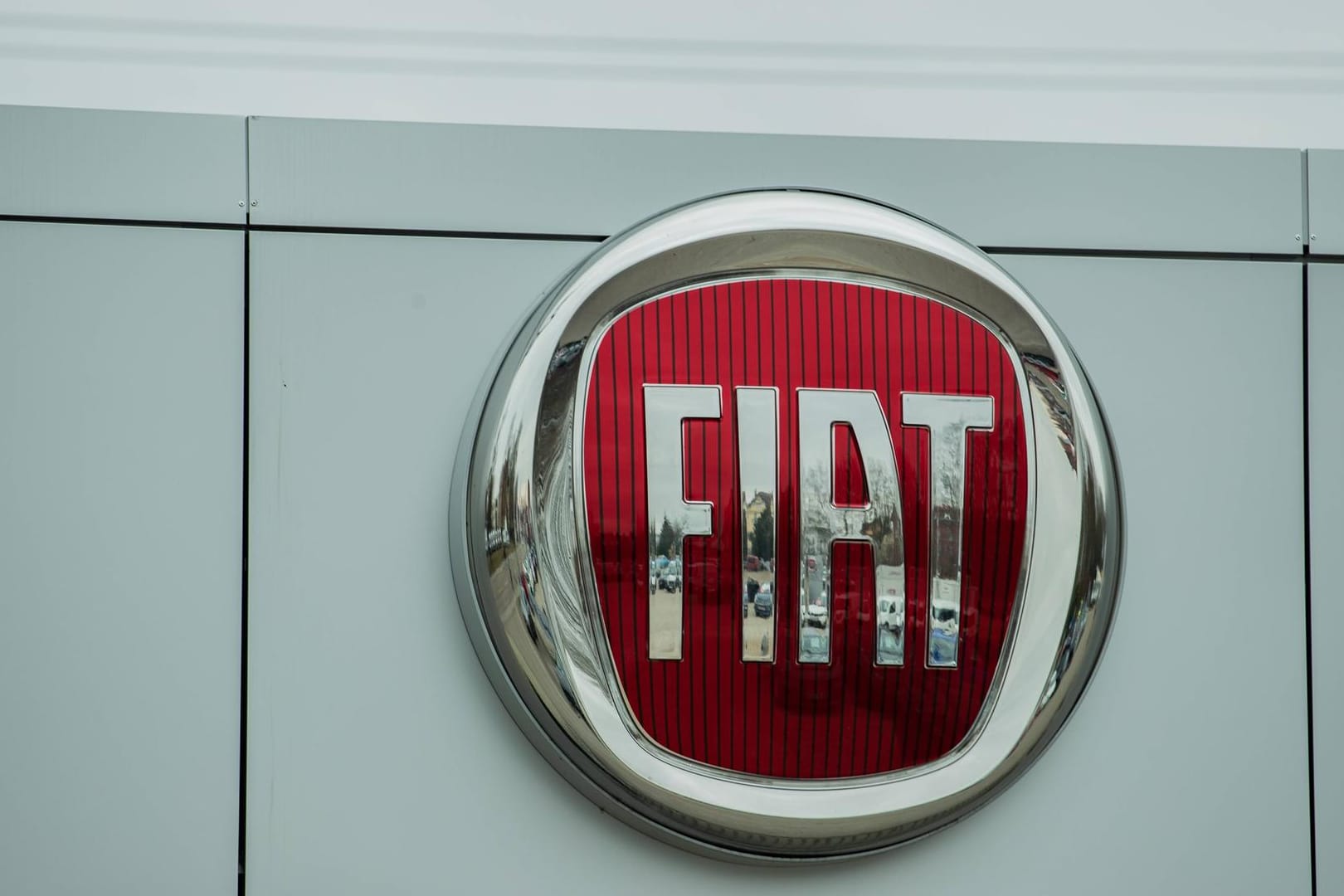 Fiat: Der französische Opel-Mutterkonzern PSA und der italienisch-amerikanische Automobilhersteller Fiat Chrysler (FCA) haben sich auf einen Fusionspakt verständigt. Fiat: Der französische Opel-Mutterkonzern PSA und der italienisch-amerikanische Automobilhersteller Fiat Chrysler (FCA) haben sich auf einen Fusionspakt verständigt.