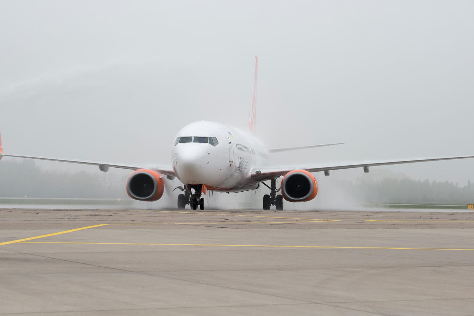 Flugzeug auf dem Rollfeld: 50 Boeing-Maschinen des Typs 737NG dürfen zurzeit nicht starten. Flugzeug auf dem Rollfeld: 50 Boeing-Maschinen des Typs 737NG dürfen zurzeit nicht starten.
