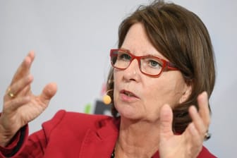 Grüne Politikerin Priska Hinz: Laut der Organisation Foodwatch, reagierten die Behörden zu langsam auf die Keimfunde bei Wilke.