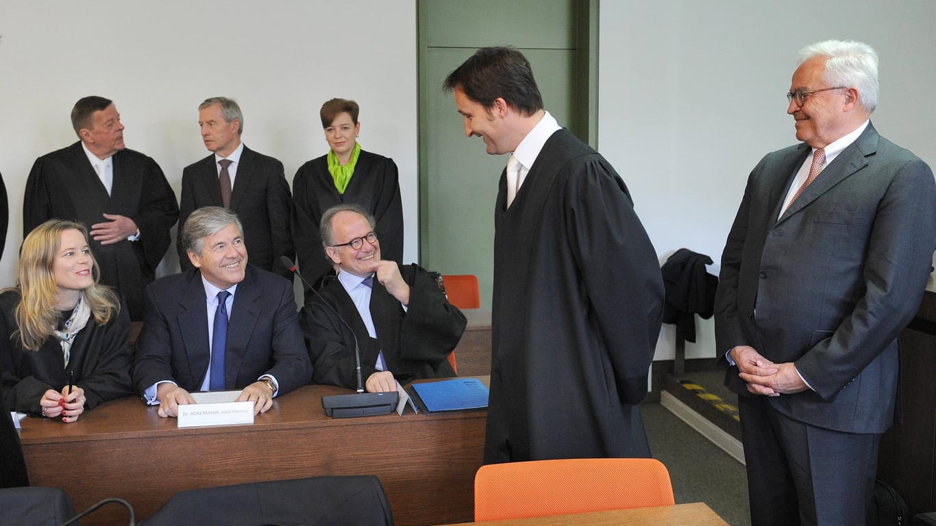 Gerichtsverhandlung: Der frühere Vorstandsvorsitzende Rolf E. Breuer (rechts), Josef Ackermann (Mitte) und Jürgen Fitschen (hinten) wurden freigesprochen.
