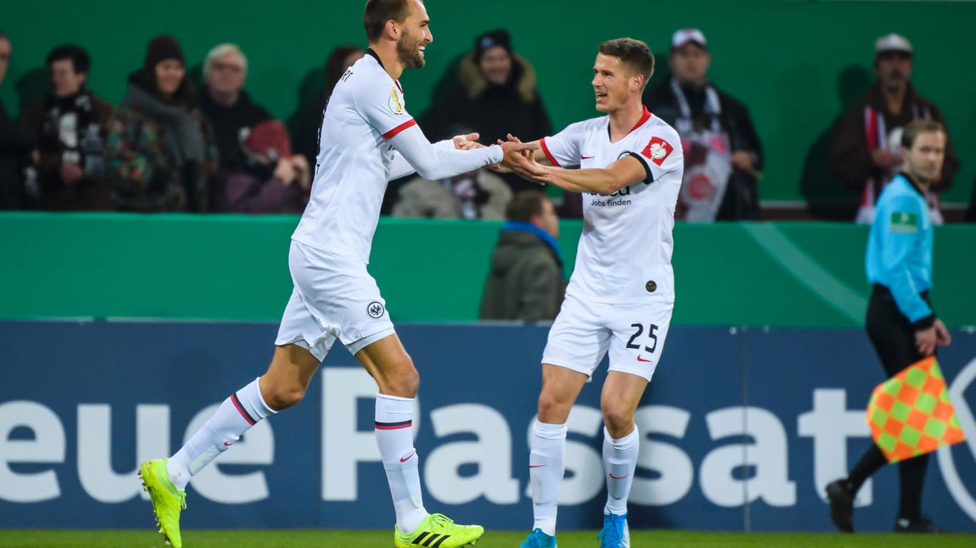 Bas Dost freut sich: Der Stürmer hat Eintracht Frankfurt zum Sieg geschossen.