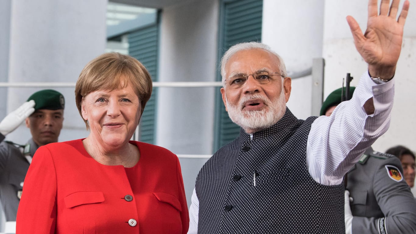 Angela Merkel begrüßt Narendra Modi, Premierminister von Indien, vor dem Bundeskanzleramt (Archivbild): Die Kanzlerin wird an diesem Freitag vom indischen Premierminister zu einem Besuch in Neu Delhi empfangen.