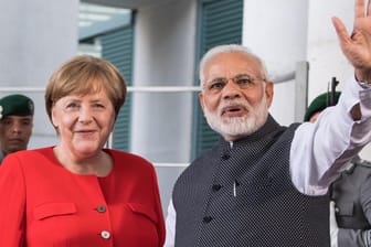 Angela Merkel begrüßt Narendra Modi, Premierminister von Indien, vor dem Bundeskanzleramt (Archivbild): Die Kanzlerin wird an diesem Freitag vom indischen Premierminister zu einem Besuch in Neu Delhi empfangen.