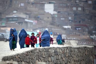 Aufnahme einer Straße in Kabul, der afghanischen Hauptstadt (Symbolbild): Etwa die Hälfte der Rückkehrer kam freiwillig zurück – der Rest wurde aus anderen Ländern deportiert.