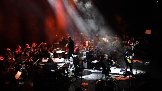 Steve Hackett mit Orchester in der Royal Festival Hall.