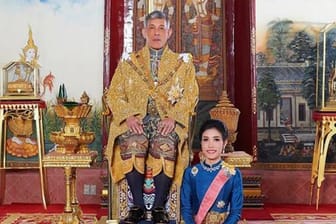 Thailands König Maha Vajiralongkorn und seine damals offizielle Geliebte Sineenat Wongvajirapakdi: Hat die Zweitfrau den König hintergangen?