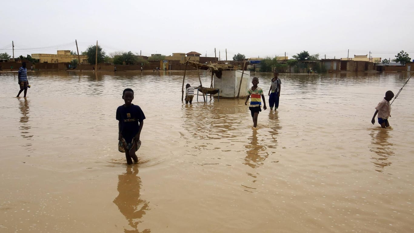 Überschwemmungen im Südsudan im Jahr 2018 (Archivbild): Menschen in der Region haben jedes Jahr zur Regenzeit mit heftigen Regenfällen zu kämpfen.