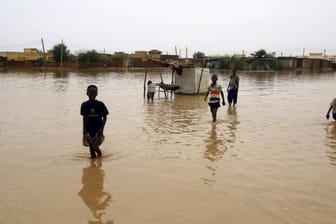 Überschwemmungen im Südsudan im Jahr 2018 (Archivbild): Menschen in der Region haben jedes Jahr zur Regenzeit mit heftigen Regenfällen zu kämpfen.