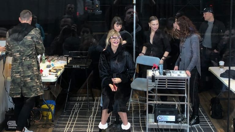 Heidi Klum lässt sich im Schaufenster eines großen Internethändlers in Manhattan verkleiden.