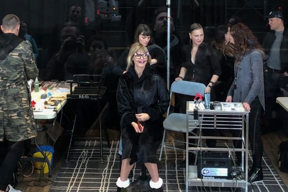 Heidi Klum lässt sich im Schaufenster eines großen Internethändlers in Manhattan verkleiden.