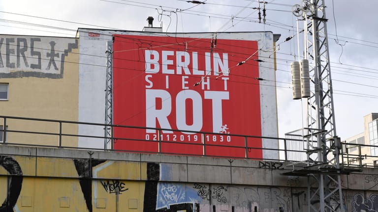 Mit Spannung erwartetes Derby: Eine Union-Plakatwand zum bevorstehenden Duell in Berlin.